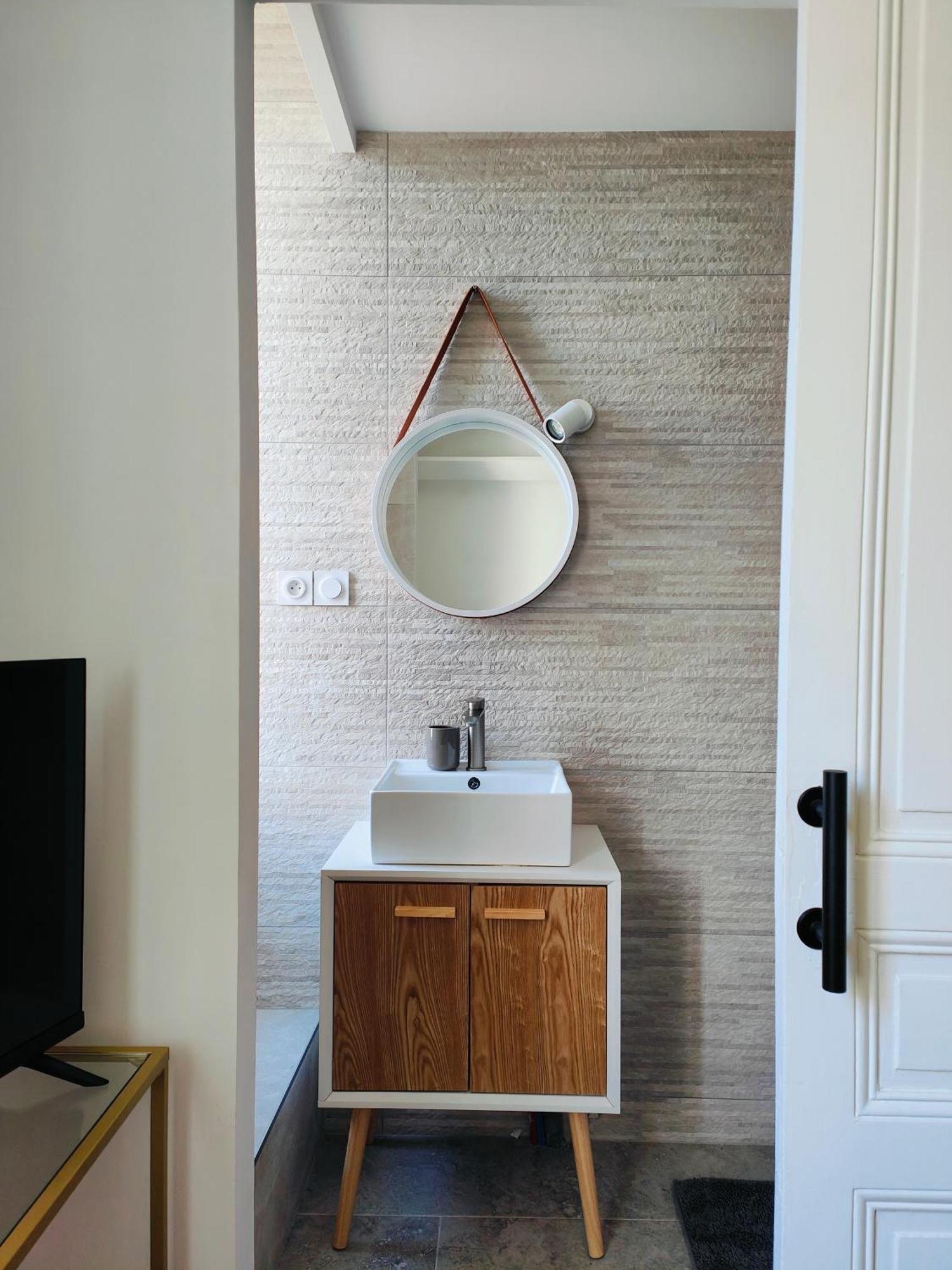 Self-Checkin Town House - Rooms To Rent In A Beautiful Modern Town House - Not A Hotel - Location De Chambres Avec Arrivee En Autonomie - Extra Fee For Sheets And Towels - Private Parking - Check Your Plateform Inbox And Follow Check-In Instructions Saint-Romain-en-Gal Екстериор снимка