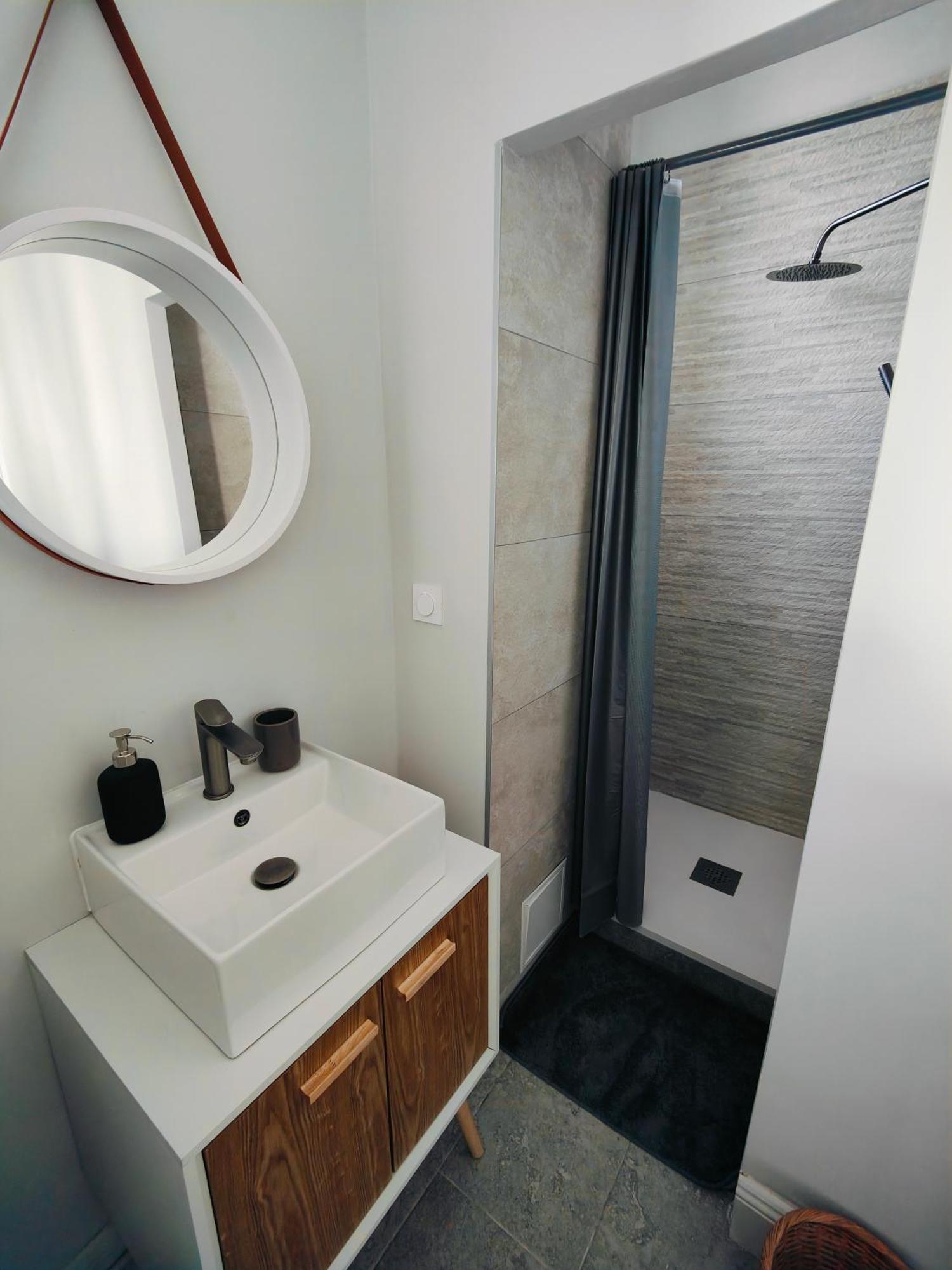 Self-Checkin Town House - Rooms To Rent In A Beautiful Modern Town House - Not A Hotel - Location De Chambres Avec Arrivee En Autonomie - Extra Fee For Sheets And Towels - Private Parking - Check Your Plateform Inbox And Follow Check-In Instructions Saint-Romain-en-Gal Екстериор снимка