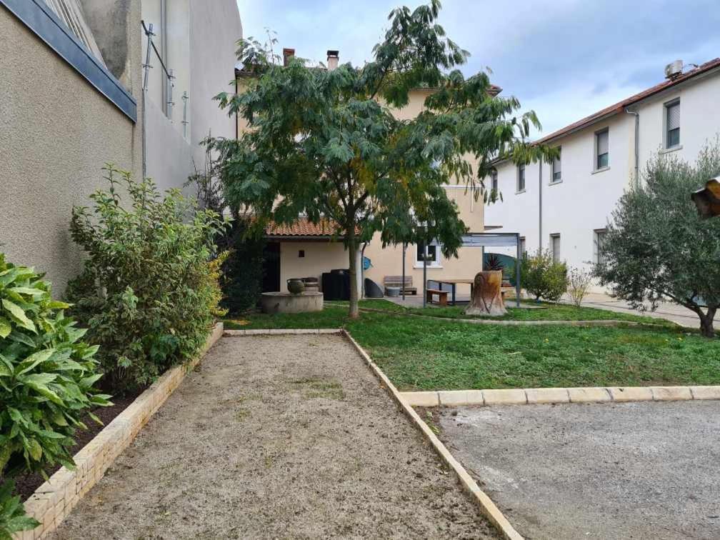 Self-Checkin Town House - Rooms To Rent In A Beautiful Modern Town House - Not A Hotel - Location De Chambres Avec Arrivee En Autonomie - Extra Fee For Sheets And Towels - Private Parking - Check Your Plateform Inbox And Follow Check-In Instructions Saint-Romain-en-Gal Екстериор снимка