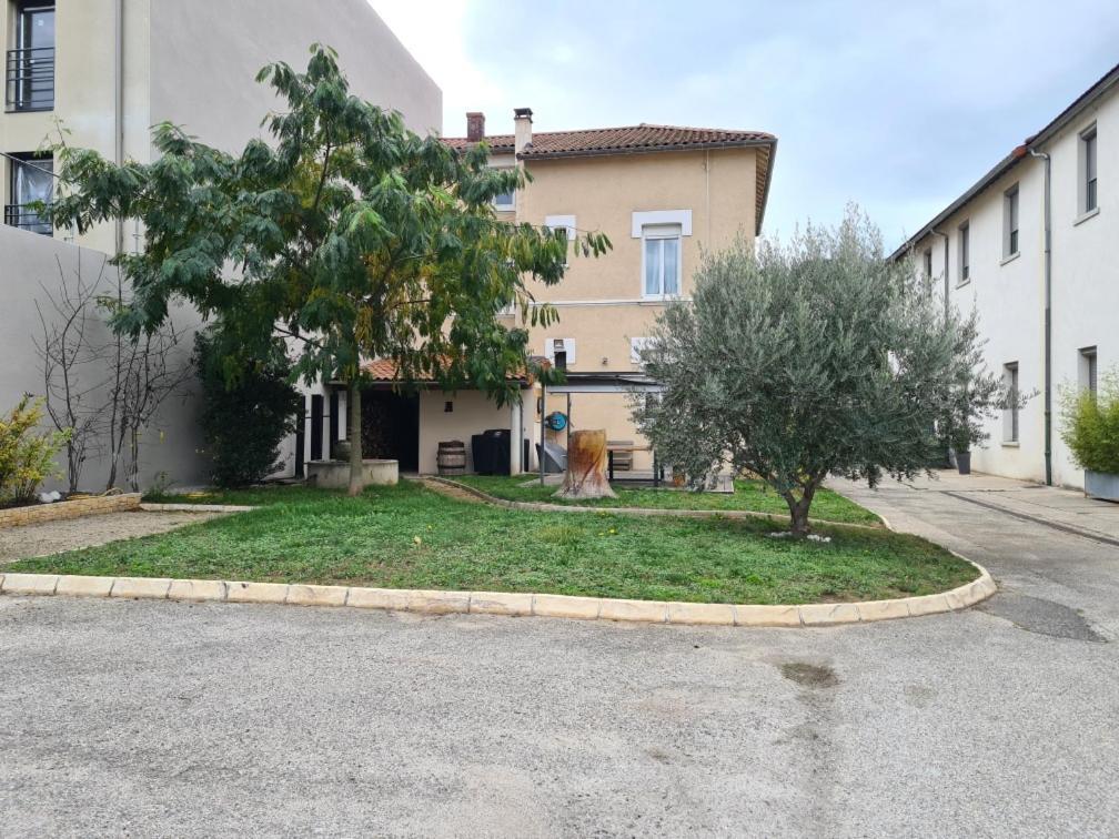 Self-Checkin Town House - Rooms To Rent In A Beautiful Modern Town House - Not A Hotel - Location De Chambres Avec Arrivee En Autonomie - Extra Fee For Sheets And Towels - Private Parking - Check Your Plateform Inbox And Follow Check-In Instructions Saint-Romain-en-Gal Екстериор снимка